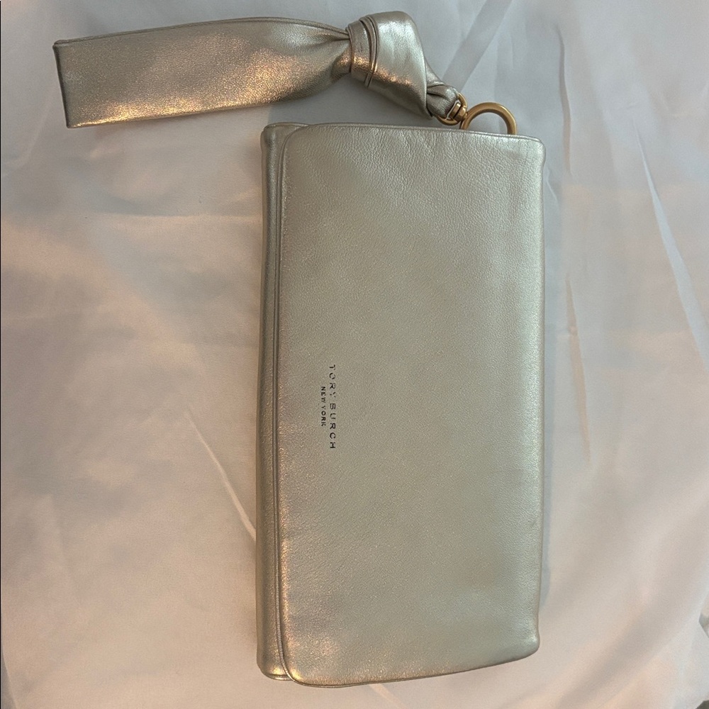 New Tory Burch white Gold Leather Beau Metallic Wristlet /Clutch